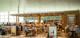 Enrique Tomás en el aeropuerto de Barcelona