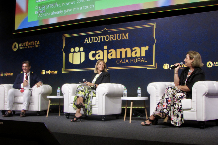 Fernando Martínez, Paloma Cabral y Mari Carmen Jáñez