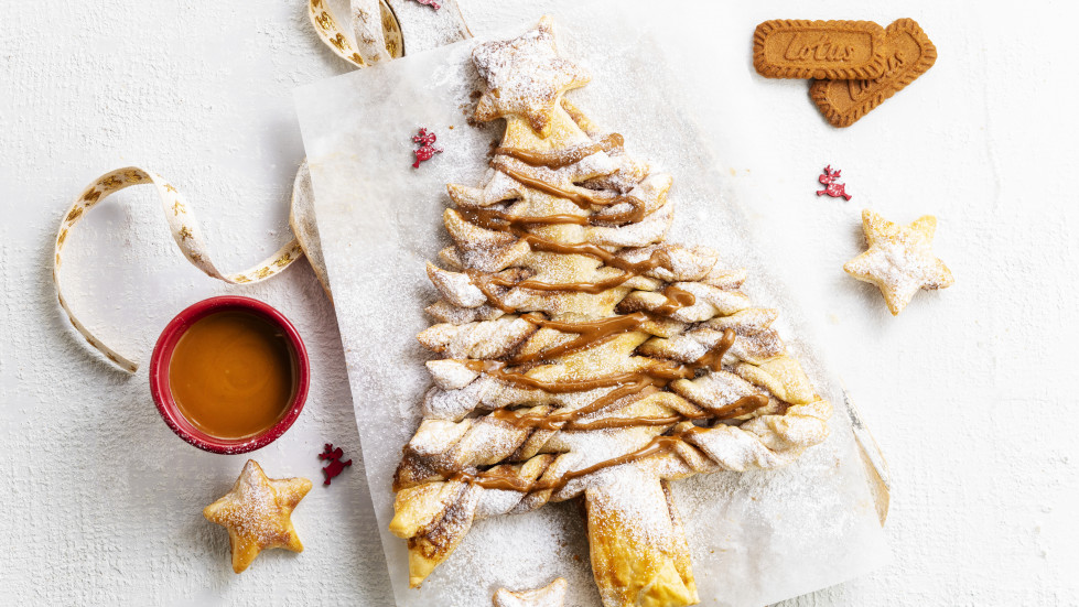 PASTRY TREE WITH BISCOFF 204   16x9